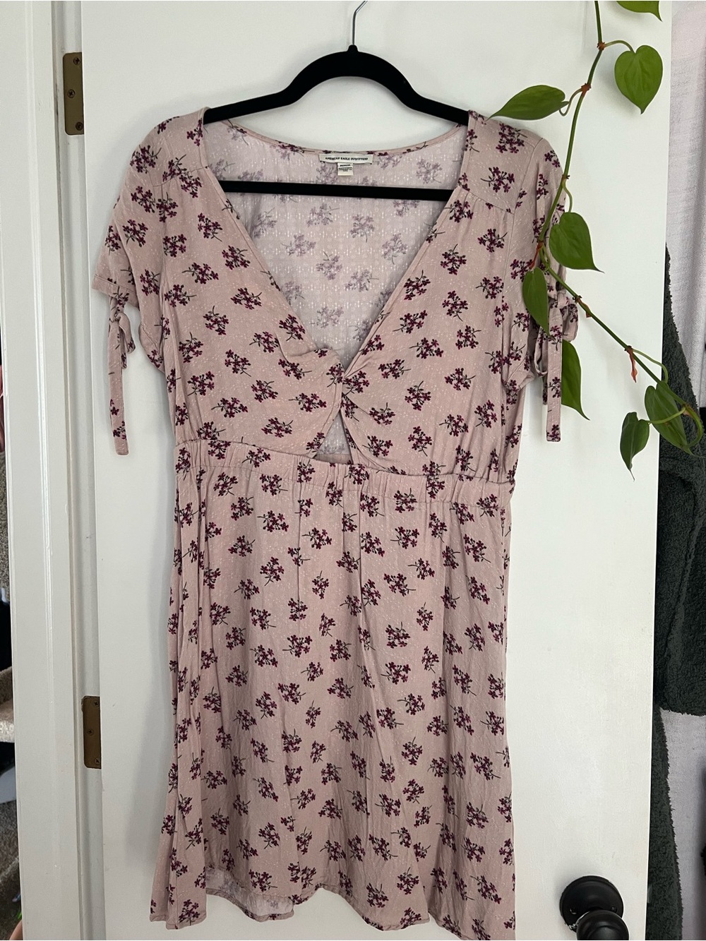 American Eagle Casual Pink Floral Tie-Front Women’s Dress